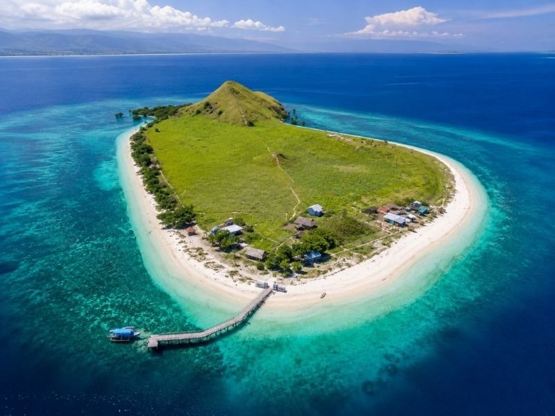 Kenawa Island savanna hills