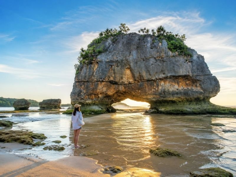 Watu Maladong Beach