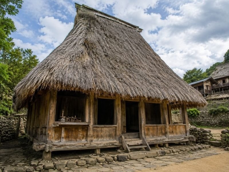 Wolotopo traditional village